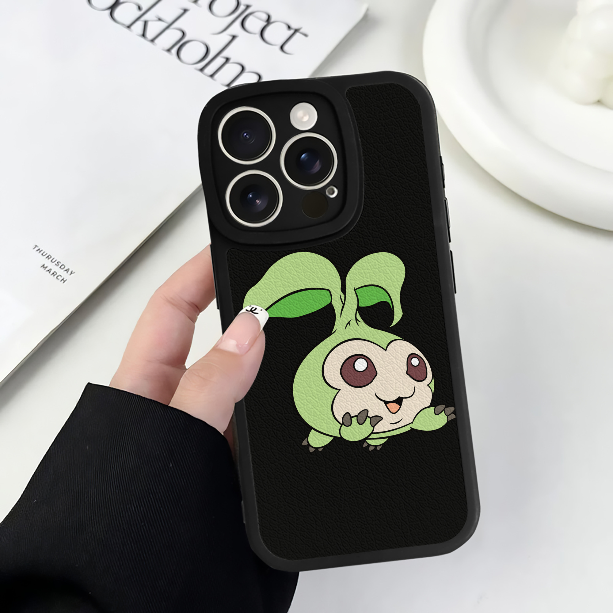 （画像用） Digimon デジタルモンスター/デジモン 【iPhone 16シリーズ対応】シリコンスマホケース（レザー調） 材質：シリコン